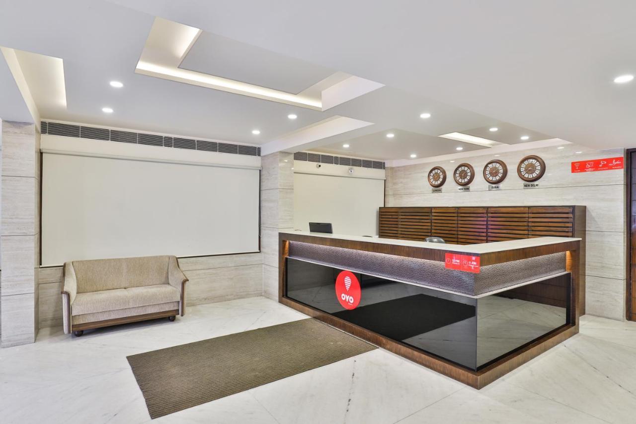 Oyo 2351 Hotel Golden Plaza Ahmedabad Exterior foto