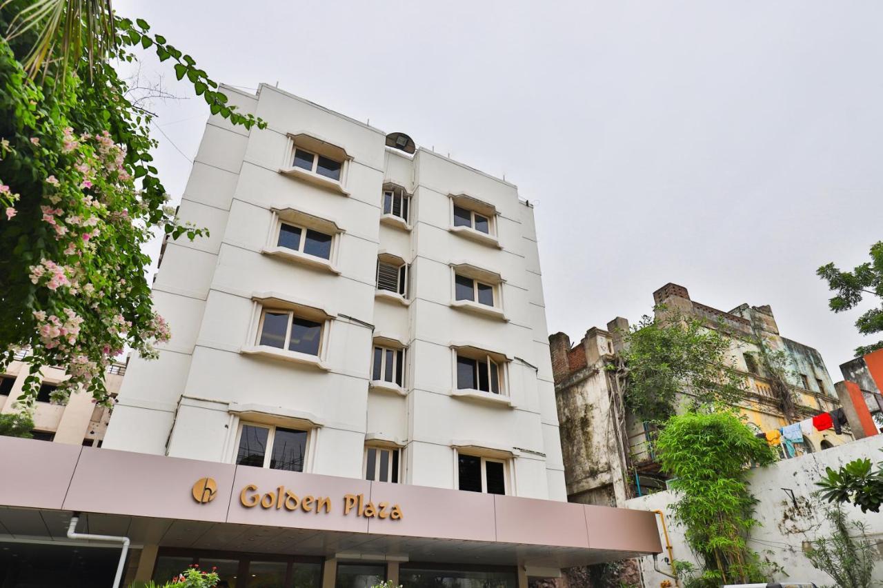 Oyo 2351 Hotel Golden Plaza Ahmedabad Exterior foto